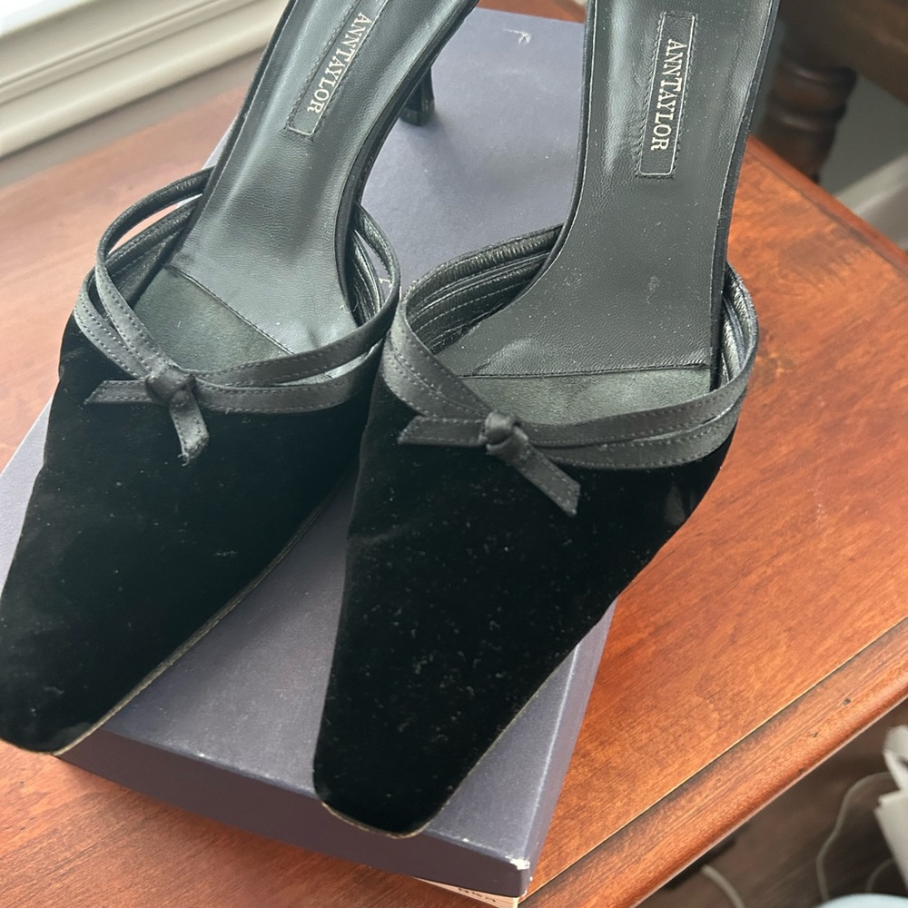Ann Taylor black velvet satin bow heels